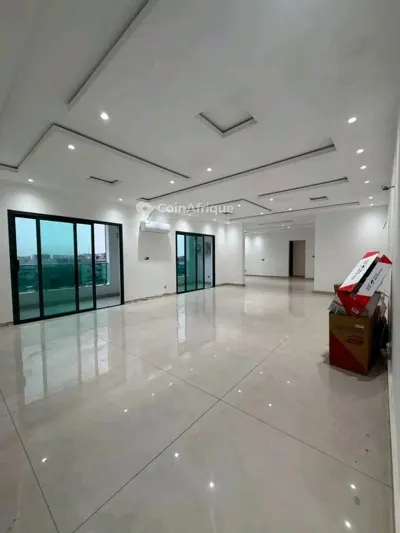 Villa duplex 7 pièces avec piscine — Cocody Riviera Abatta