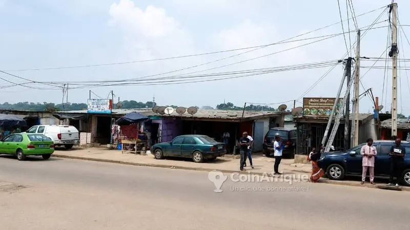 Terrain commercial 908 m² — Adjamé Williamsville
