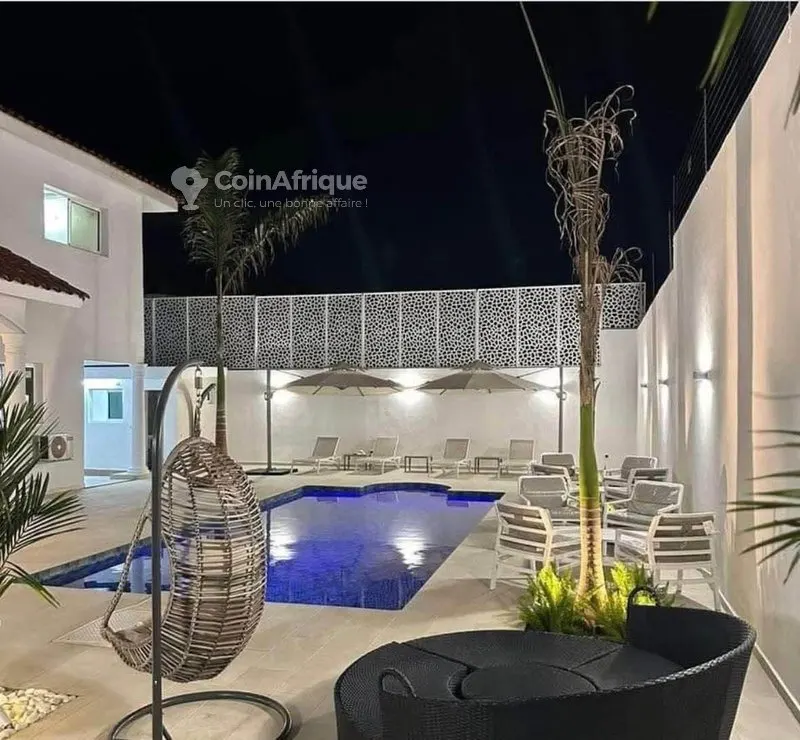 Villa duplex 7 pièces avec piscine et jardin — Riviera Abatta