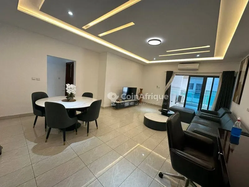 Appartement meublé 3 pièces — Cocody Riviera Triangle