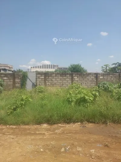 Terrain 600 m² avec ACD — Cocody-Angré CHU