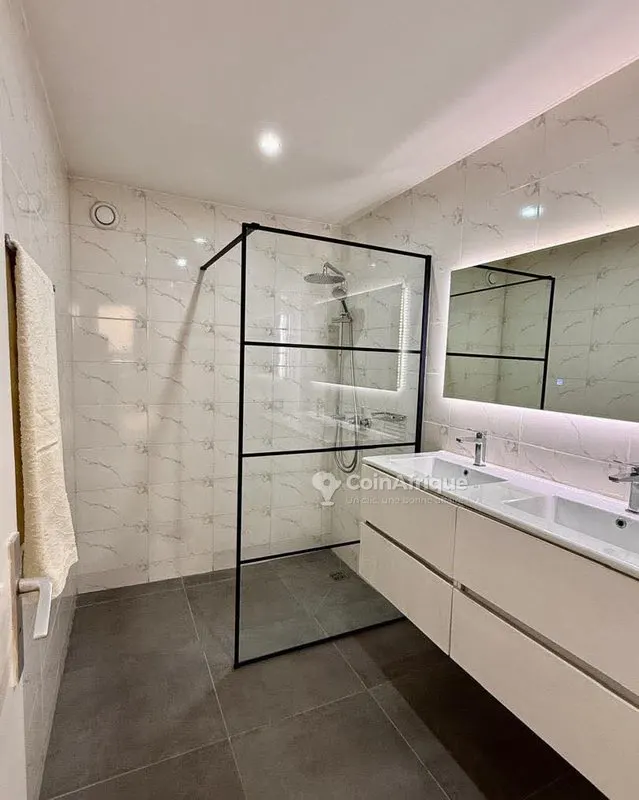 Appartement meublé 4 pièces avec piscine — Le Plateau