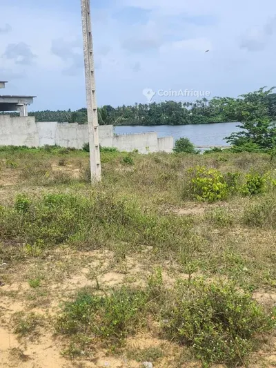 Terrain 886 m² ACD avec vue lagune — Port-Bouët Baie de Paris