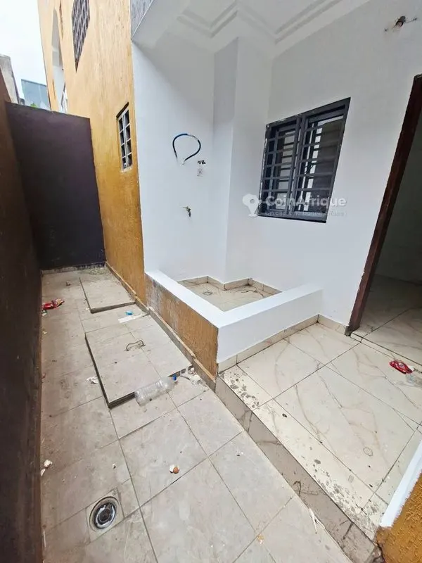 Appartement 4 pièces — Cocody Faya