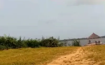 Terrain 2500 m² pied dans l'eau — Songon Kassemblé