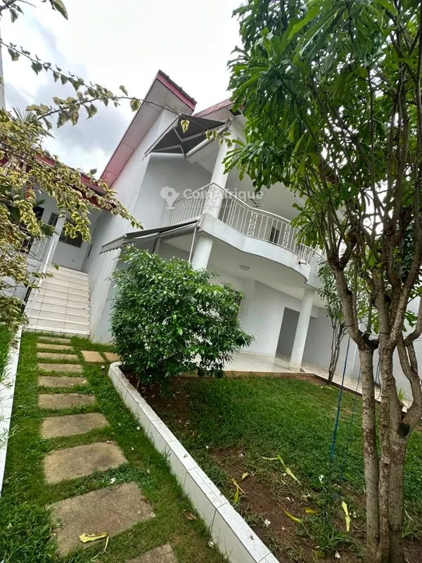 Villa duplex 4 pièces — Abidjan