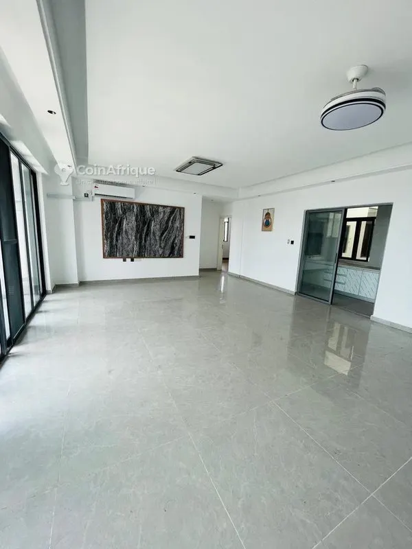 Appartement 3 pièces haut standing — Marcory Zone 4