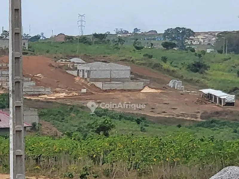 Terrain 400 m² — Anyama