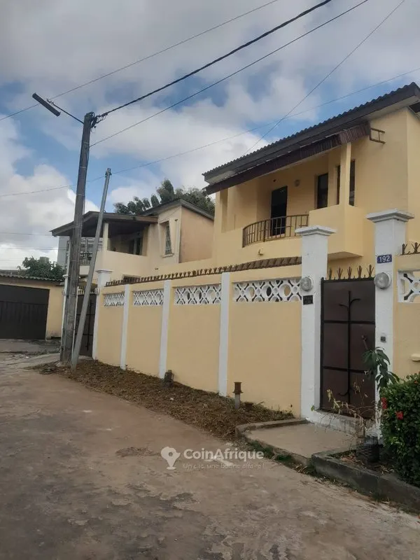 Villa duplex 4 pièces avec garage — Cocody Riviera Palmeraie