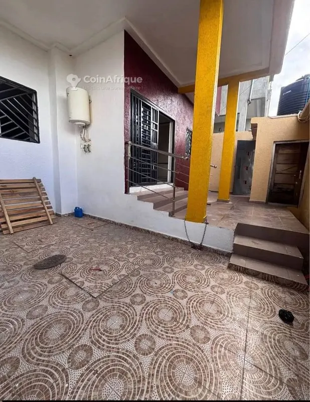 Villa triplex 8 pièces avec vue panoramique — Cocody Riviera Faya