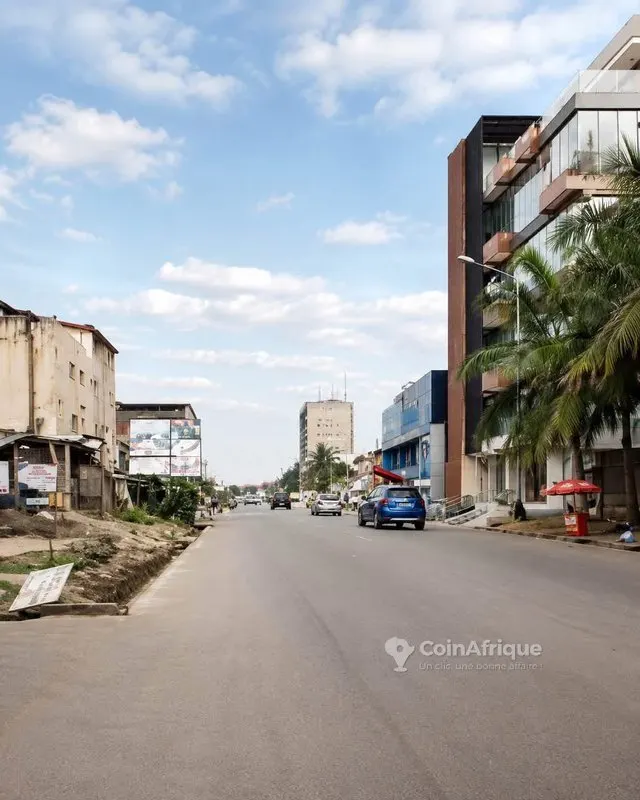 Terrain d'angle 487 m² — Cocody Riviera M'badon