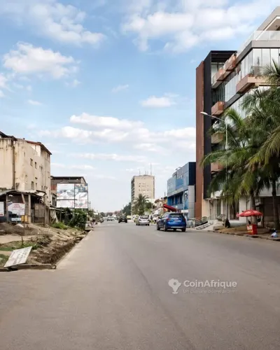 Terrain d'angle 487 m² — Cocody Riviera M'badon