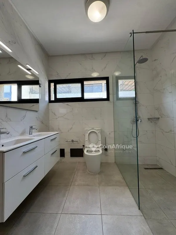 Villa 7 pièces avec rooftop et vue lagune — Riviera M'badon