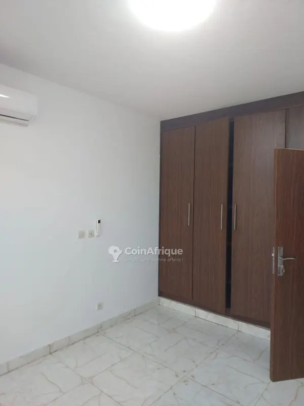 Appartement 3 pièces avec piscine — Cocody Canébière