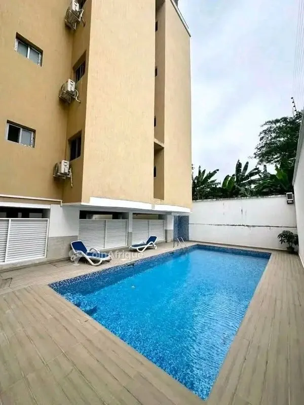 Appartement 4 pièces haut standing avec piscine et ascenseur — Cocody Riviera