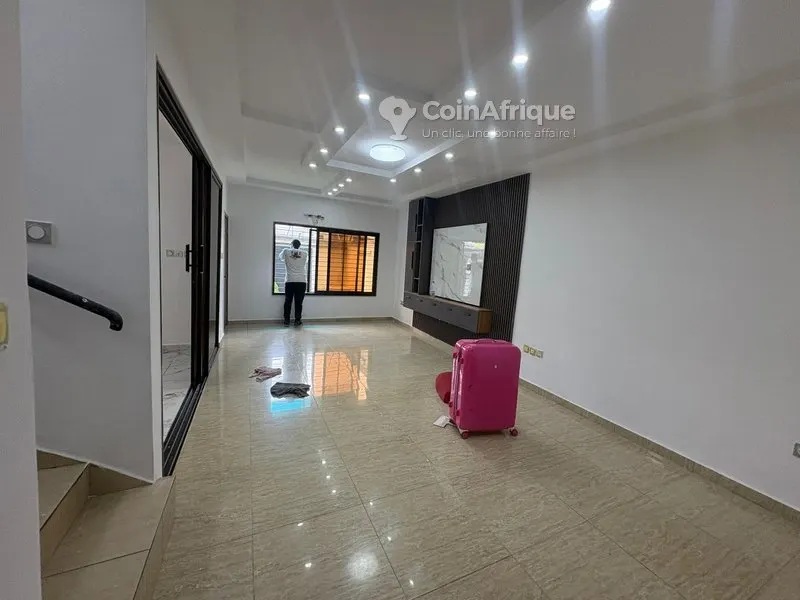 Villa duplex 7 pièces haut standing — Angré 8e tranche