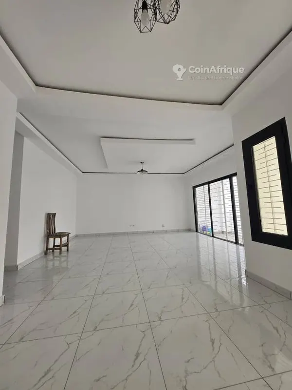 Vente villa duplex 4 pièces à Bingerville cité opew