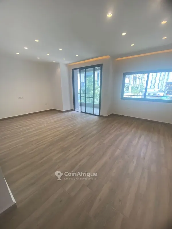 Appartement 4 pièces — Marcory Zone 4