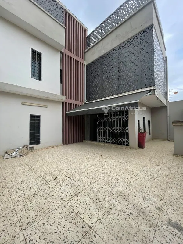 Location villa duplex 5 pièces - Cocody angre nouveau chu djorobite idéal pour bureau comme habitation