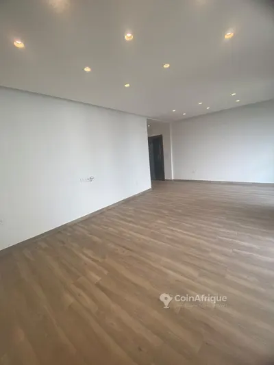 Appartement 3 pièces avec parking — Marcory Zone 4