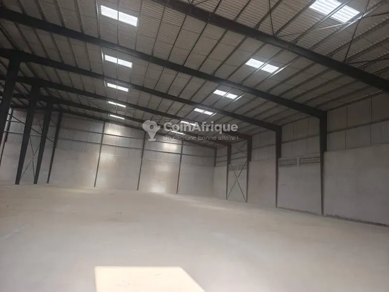 Entrepôt 5000 m² (3600 m² couvert) — Yopougon Nouvelle Zone Industrielle