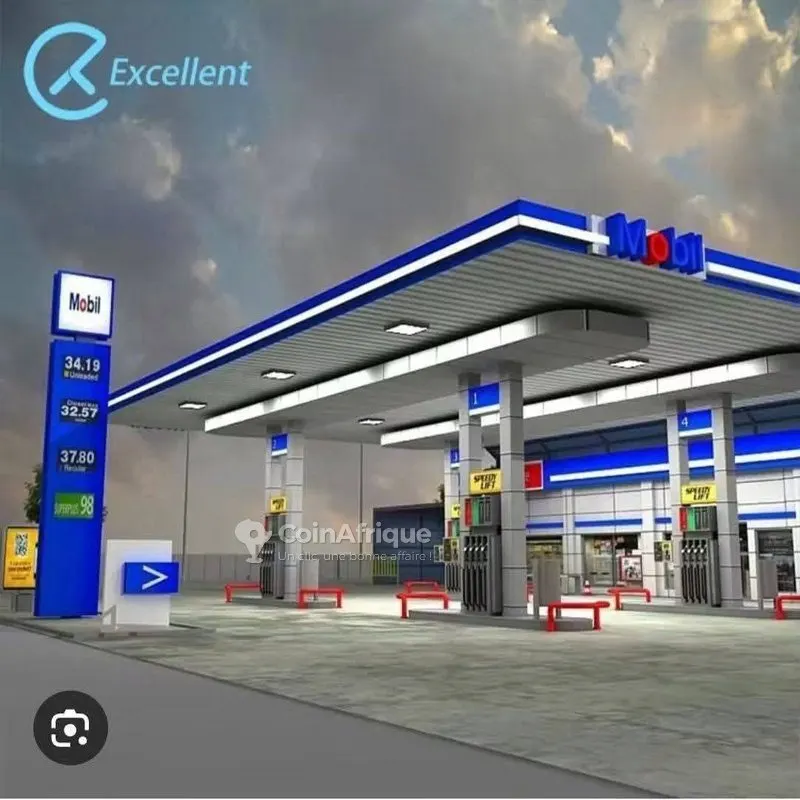 Station-service 600 m² — Abobo