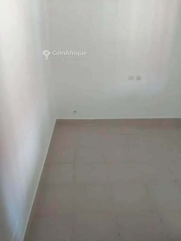 Appartement 2 pièces — Yopougon Quartier Millionnaire
