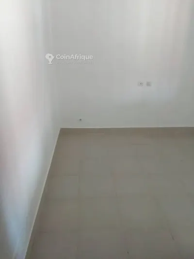 Appartement 2 pièces — Yopougon Quartier Millionnaire