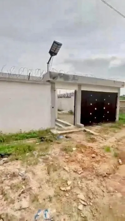 Villa basse 4 pièces avec garage — Adjamé Bingerville