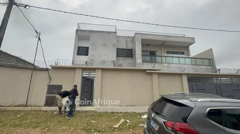 Villa duplex 6 pièces avec vue sur stade — Anyama