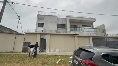 Villa duplex 6 pièces avec vue sur stade — Anyama