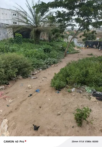 Terrain 600 m² avec ACD — Cocody-Angré Château