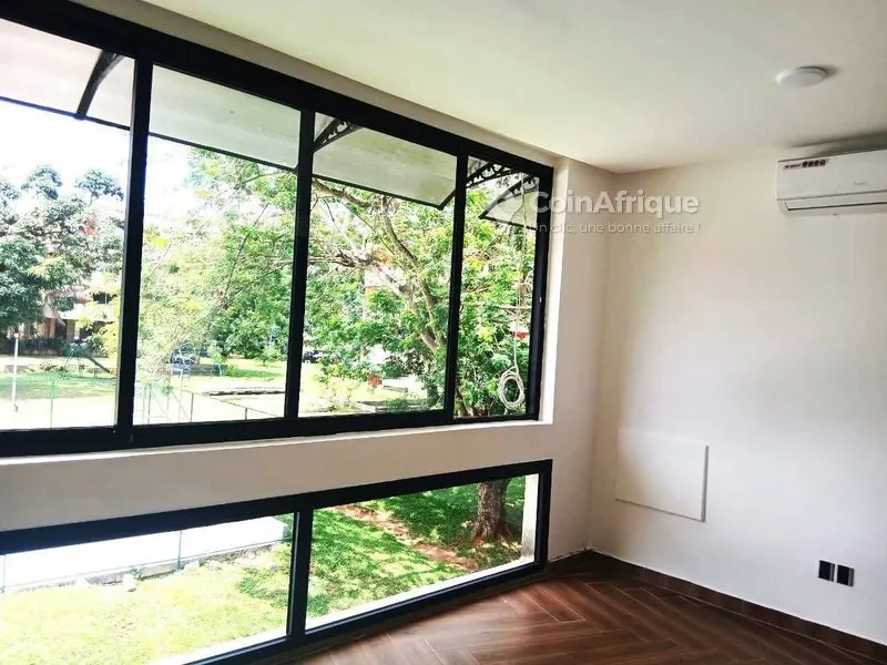 Appartement 2 pièces rénové — Plateau Pyramide