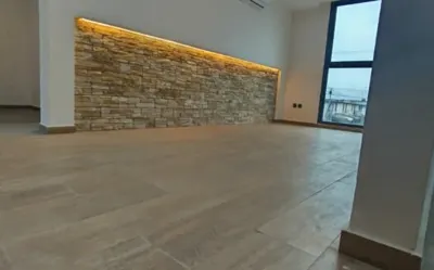 Appartement 4 pièces rénové — Adjamé