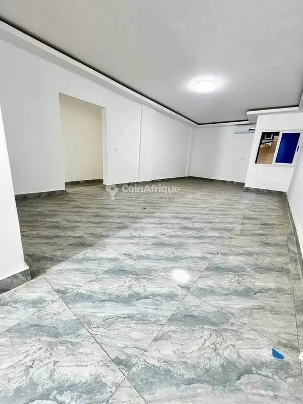 Appartement 3 pièces neuf avec parking — Cocody Riviera