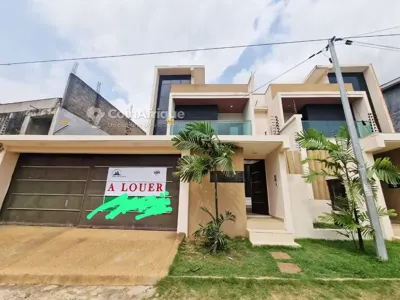 Villa duplex 7 pièces — Angré Béssikoi