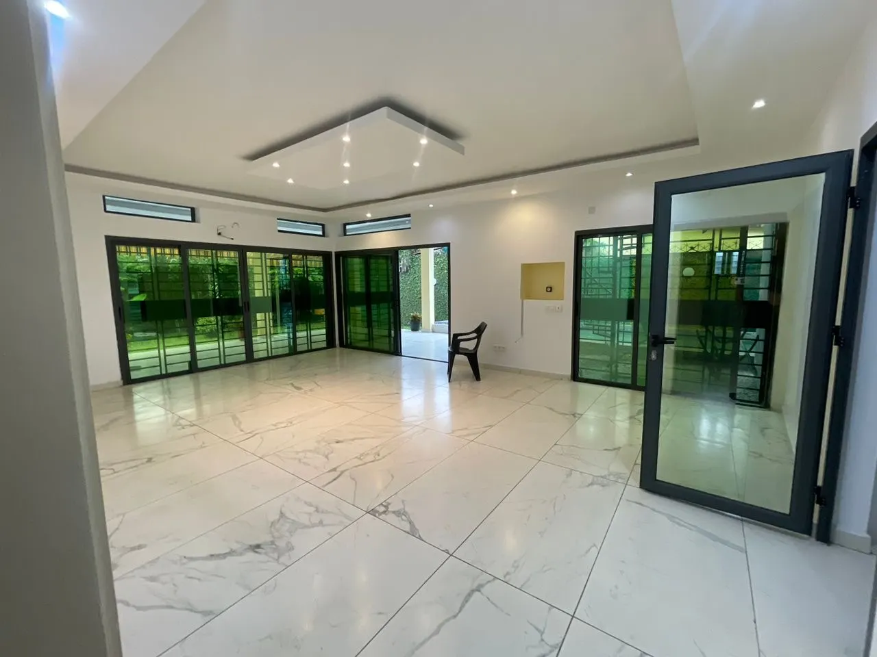 Maison 7 pièces 5 chambres avec piscine — Cocody M'Badon