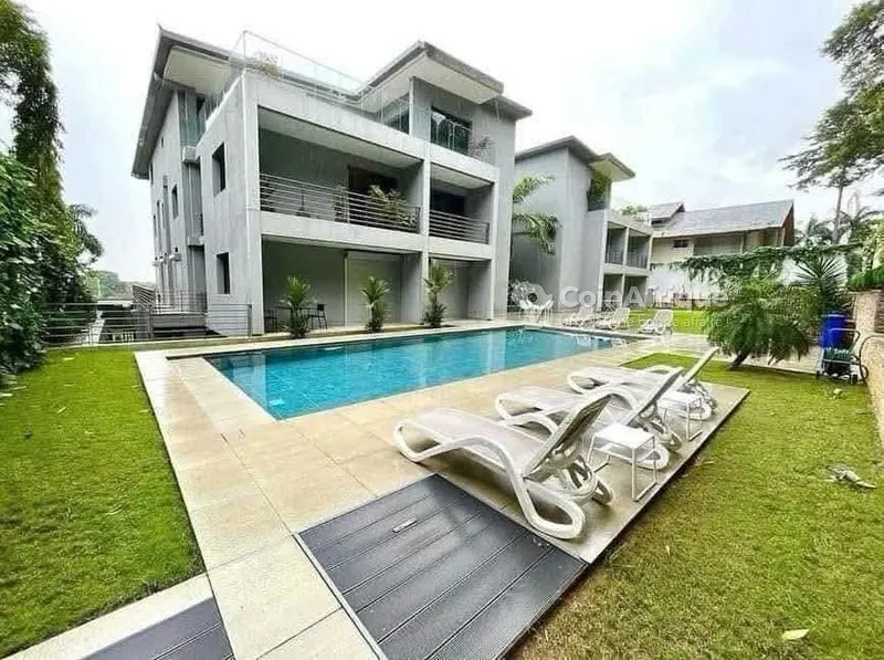 Appartement 4 pièces avec piscine — Cocody Riviera Golf Beverly Hills