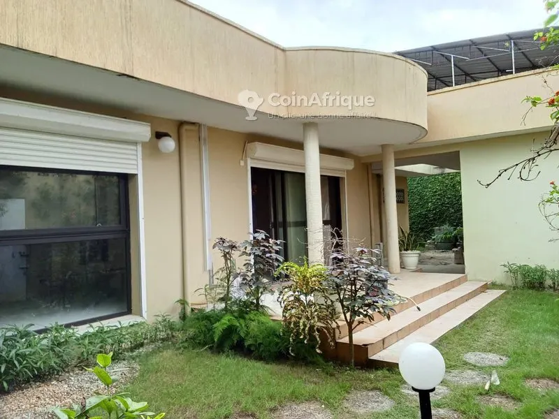 Location villa 6 pièces à la Riviera Attoban