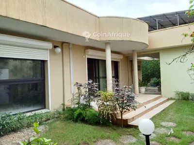 Location villa 6 pièces à  la Riviera Attoban