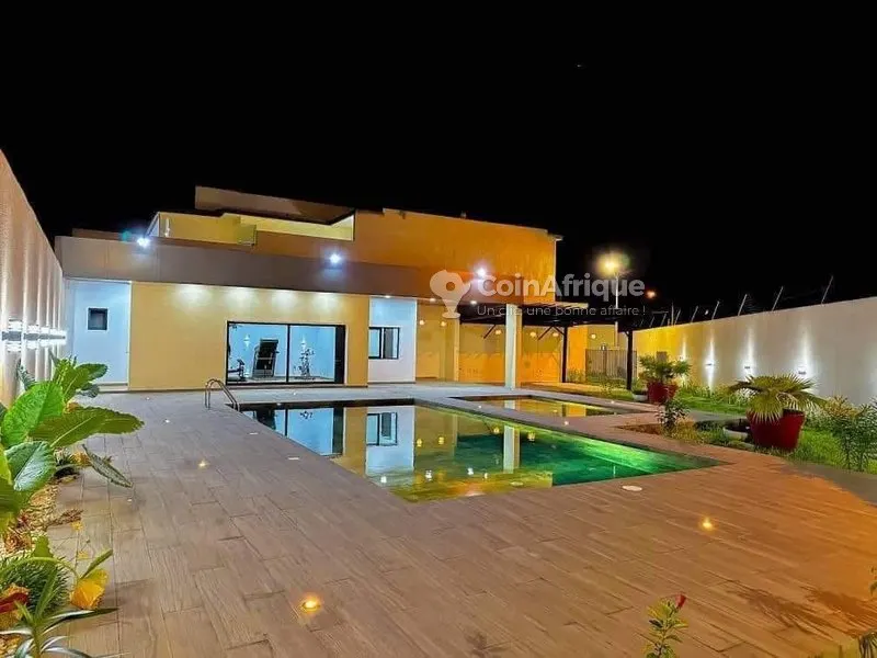 Villa duplex 6 pièces avec piscine commune — Riviera M'badon