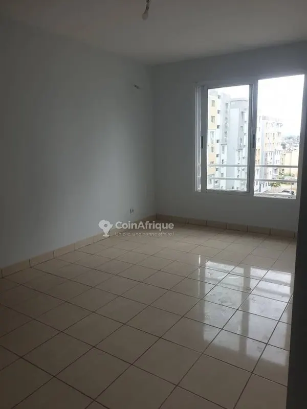 Appartement 4 pièces VIP — Yopougon