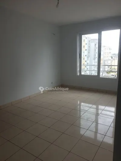 Appartement 4 pièces VIP — Yopougon