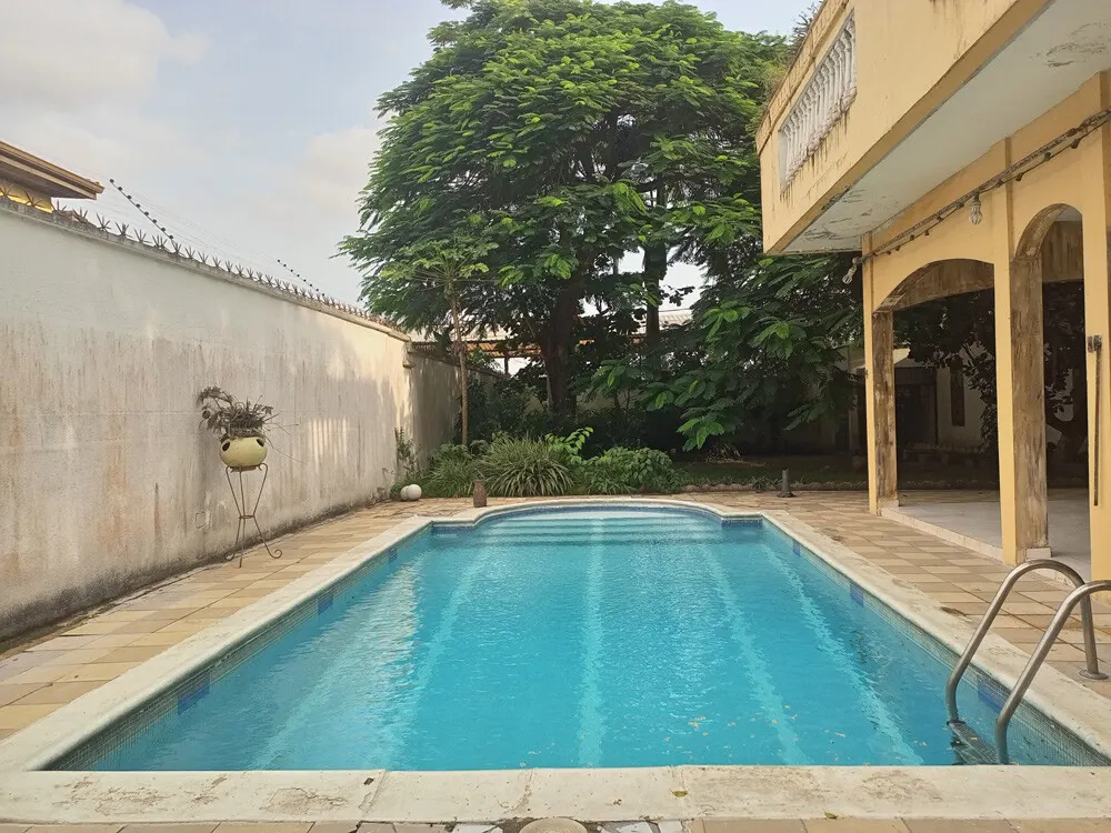 Duplex F10 avec piscine et jardin — Cocody Angré 8e Tranche
