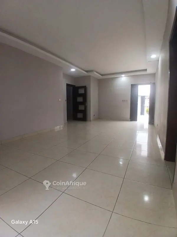 Vente  villa basse avec cour Riviera Abbatta cité