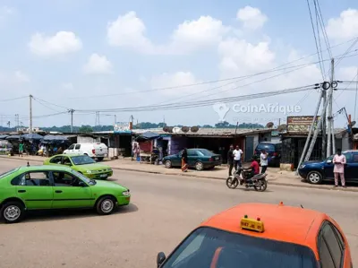 Terrain commercial 908 m² — Adjamé Williamsville Nord