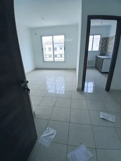 Appartement 4 pièces avec ascenseur — Yopougon Locodjro