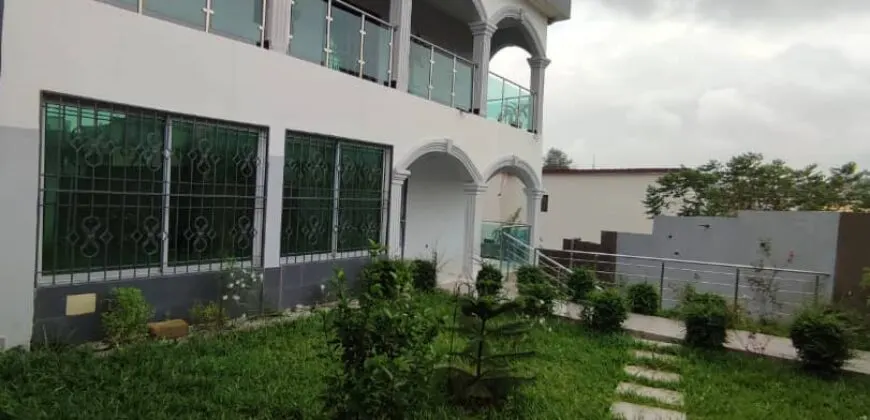 Villa duplex 5 pièces avec dépendances — Cocody Angré Cité SIR