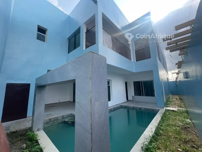 Villa duplex 5 chambres avec piscine et jardin — Nouveau CHU