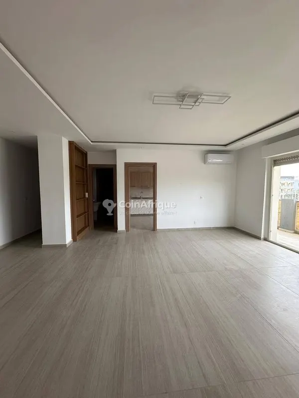 Appartement 4 pièces standing avec piscine — Cocody Riviera Bonoumin